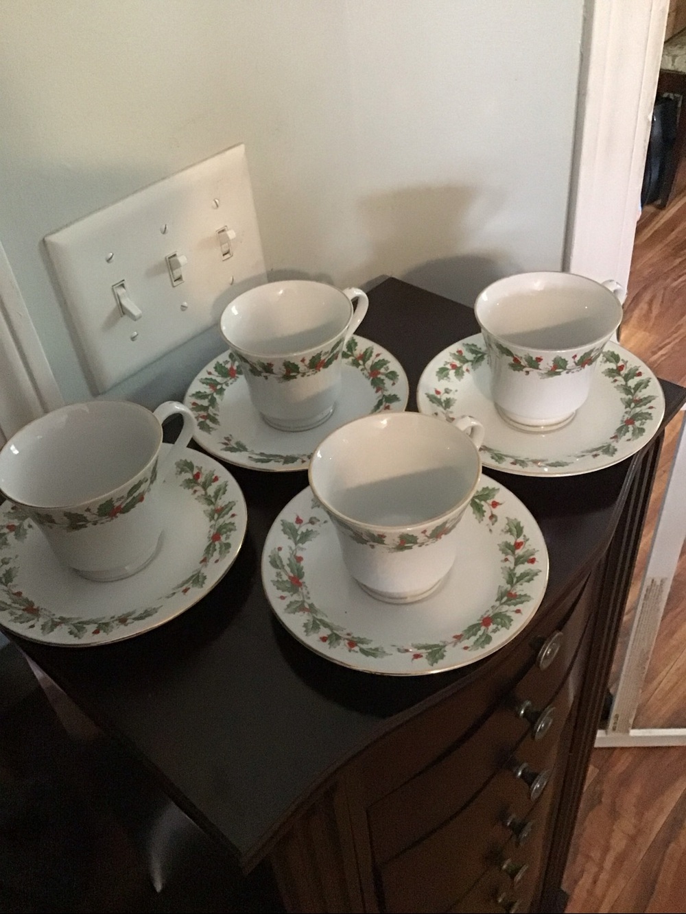 Estate Find!  1980s China Pearl Fine China, Noel Pattern, 4 cups and saucers